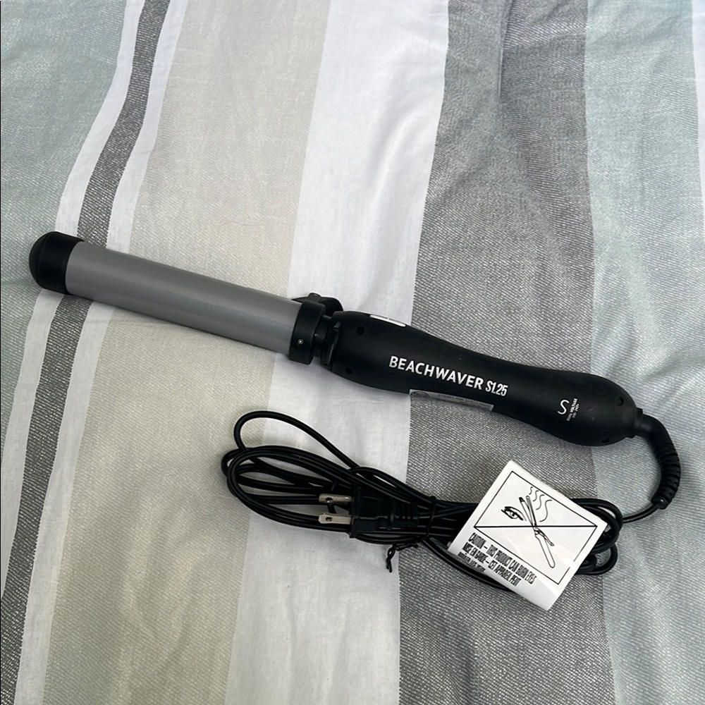 Beachwaver S1.25 Curling Iron - Black and Silver